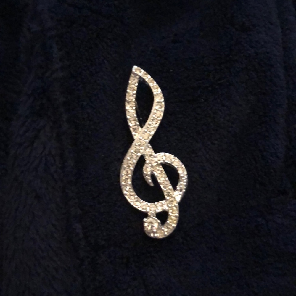 Vintage brooch tremble cleft note
